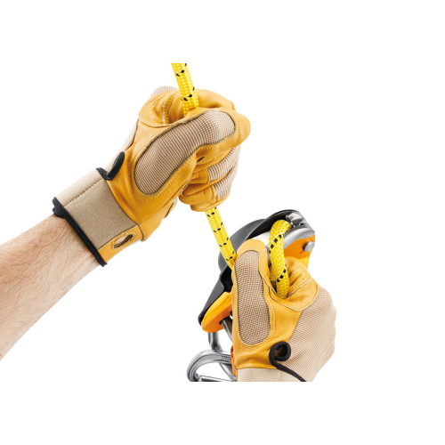 Petzl RIG: компактен автоматично блокиращ десандьор за професионалисти работещи с въжен достъп.