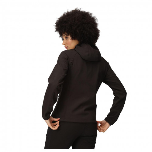 Яке Regatta Arec Softshell: Перфектното съчетание на ефективност и стил